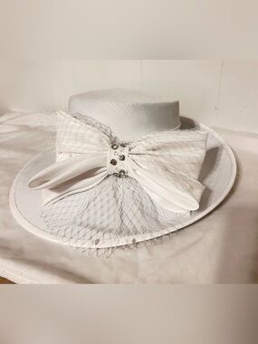 Something Special NWT White Church Derby Hat Rhinestone Bow